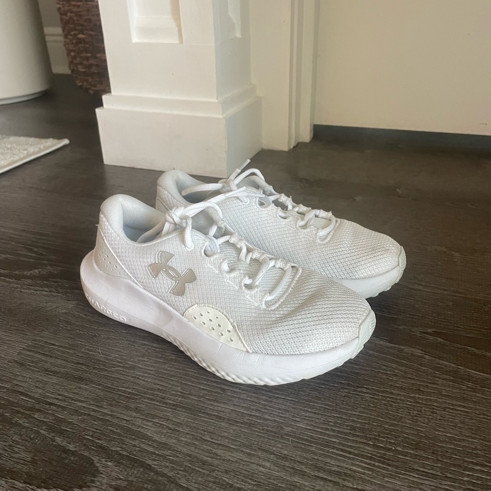 Under Armour Charged Womens Sneaker